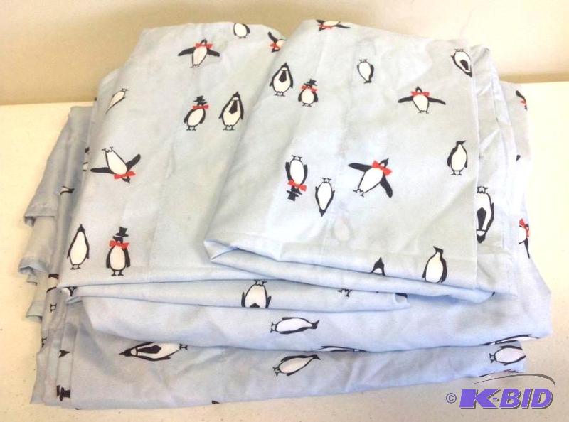 lot 21 image: JC Penny Home Full  Queen Sheet Set Blue with Penguins