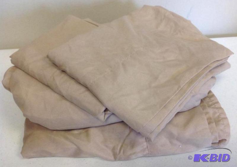 lot 24 image: JC Penny Home Full Sheet Set Tan