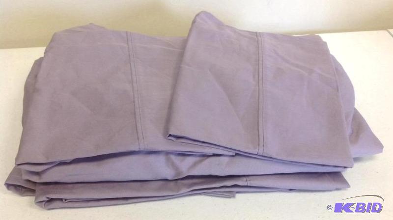 lot 25 image: JC Penny Home Full Sheet Set Mauve