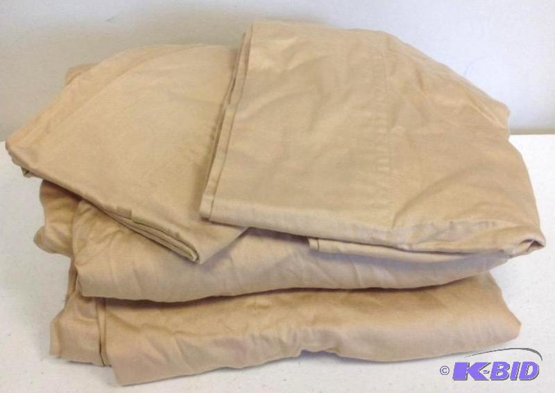 lot 28 image: Royal Velvet Full Sheet Set Dark Sand