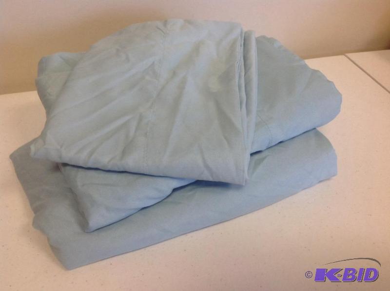 lot 31 image: JC Penny Home Twin Sheet Set Turquoise