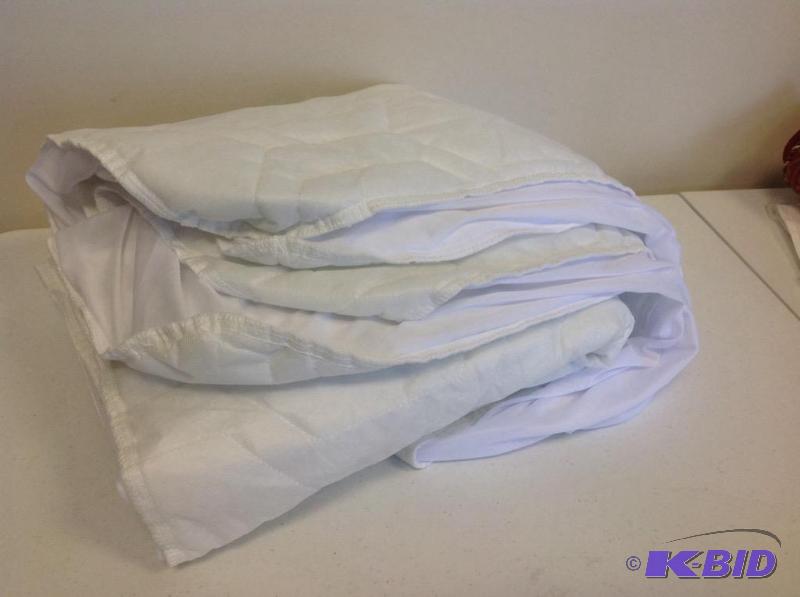 lot 34 image: JC Penny Home Full Mattress Pad Cover White