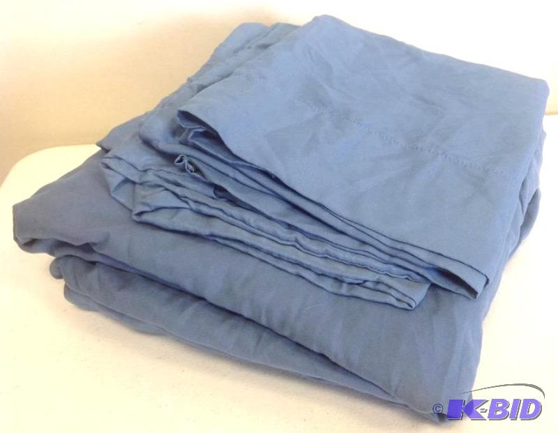 lot 4 image: JC Penny Home King Sheet Set Dark Turquoise