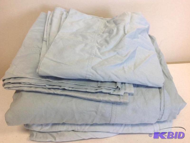 lot 5 image: Cindy Crawford King Sheet Set Jade