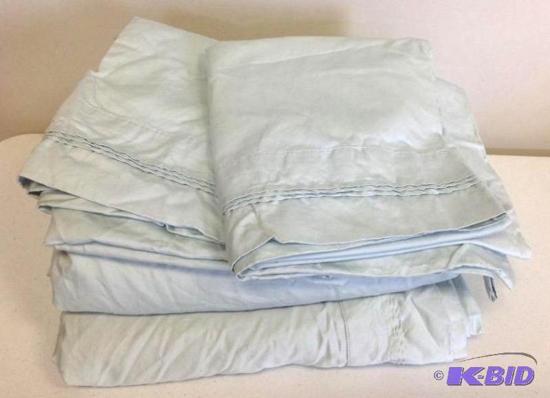 lot 8 image: Royal Velvet King Sheet Set Jade