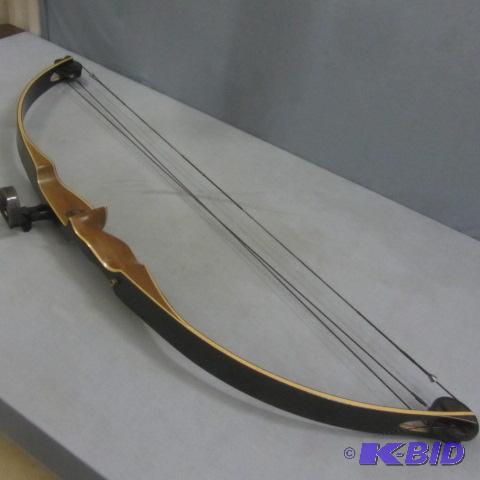 lot 11 image: Browning Compound Cobra Bow