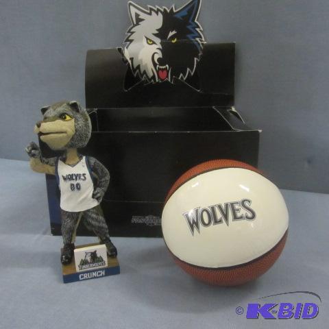 lot 130 image: Crunch Bobblehead