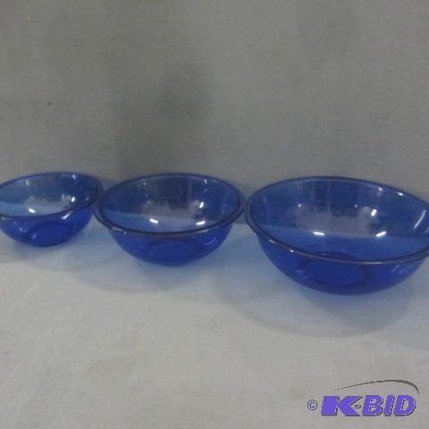 lot 134 image: Blue Pyrex Nesting Bowls