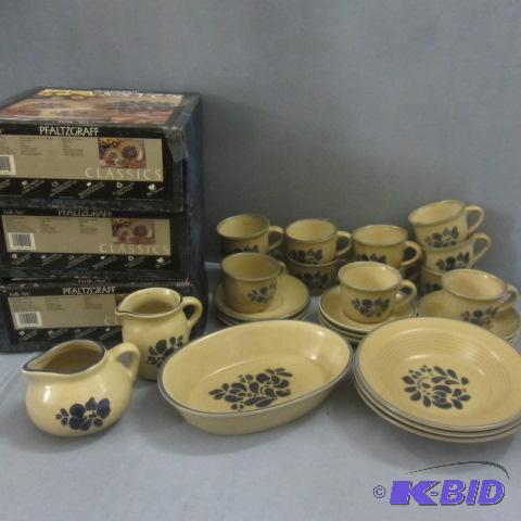 lot 139 image: Pfaltzgraff Stoneware