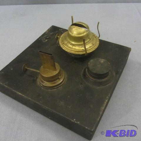 lot 207 image: Antique Salesmans Oil Lamp