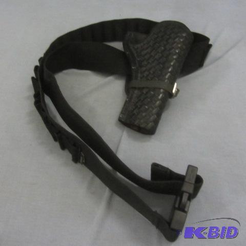 lot 21 image: Victor Arios Handmade Holster