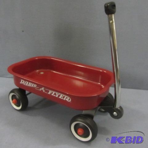 lot 214 image: Radio Flyer Wagon