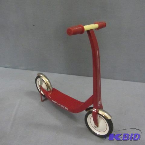 lot 216 image: Radio Flyer Scooter