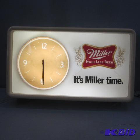 lot 51 image: Miller High Life Beer Light Clock