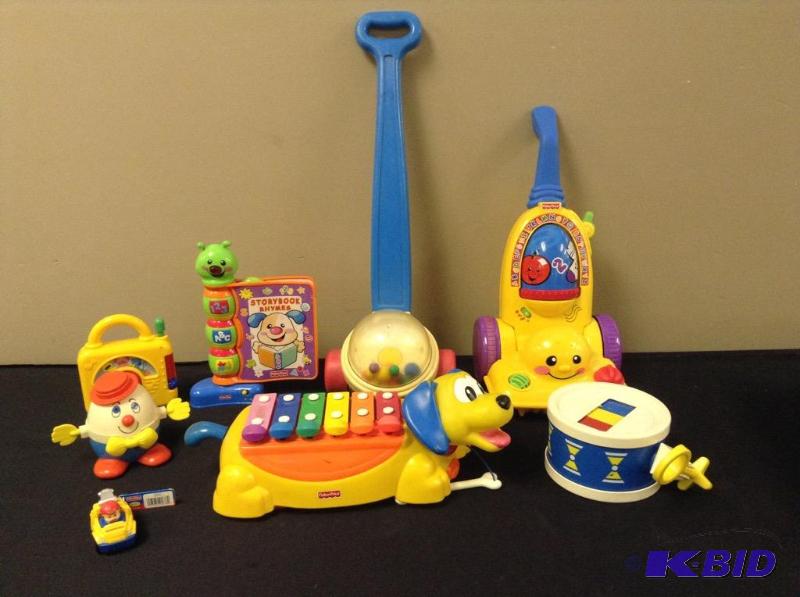 lot 10 image: Younger Childrens Toys