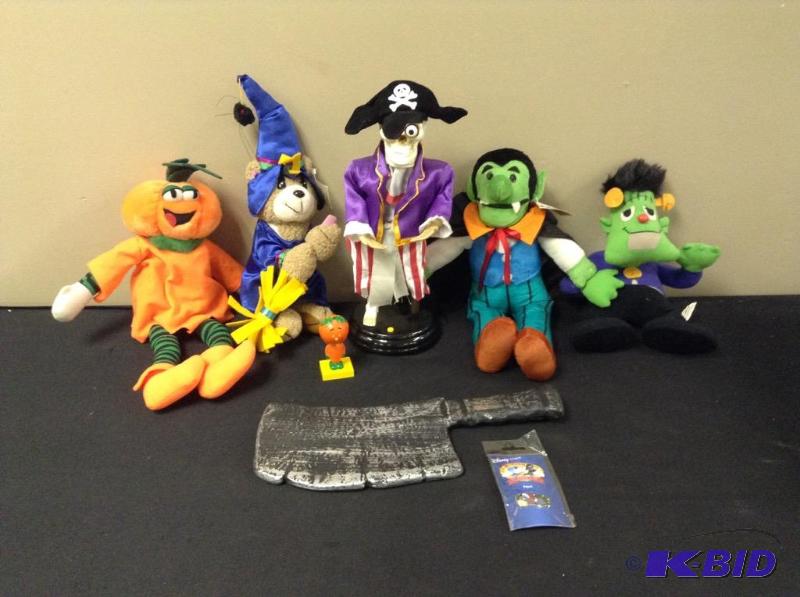 lot 18 image: Halloween Decor