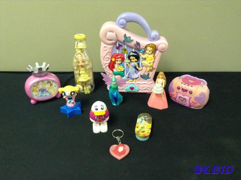 lot 20 image: Childrens Toys