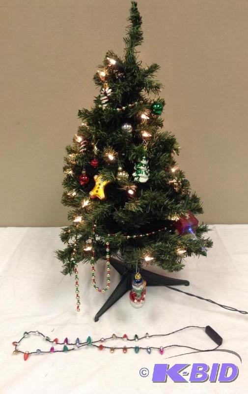 lot 29 image: Miniature Christmas Tree w Decorations