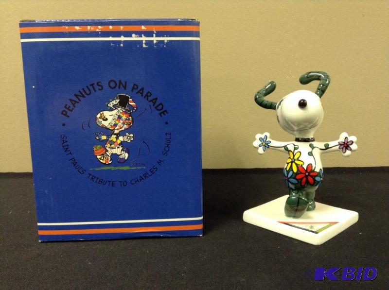 lot 77 image: PEANUTS Summer of Love Snoopy Figurine