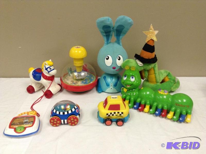 lot 8 image: Childrens Toys