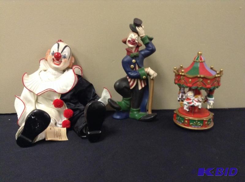 lot 86 image: Clown & Carousel Decorative Collectibles