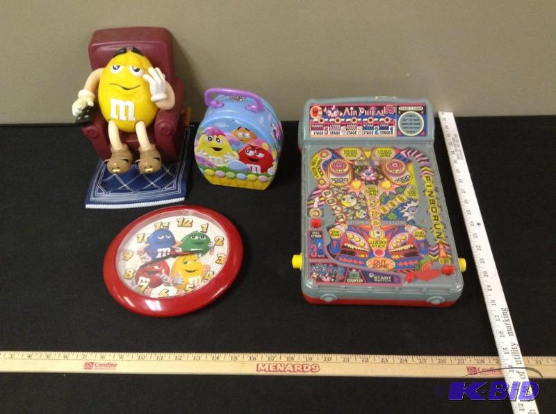 lot 89 image: M&M Collectibles & Pinball Game