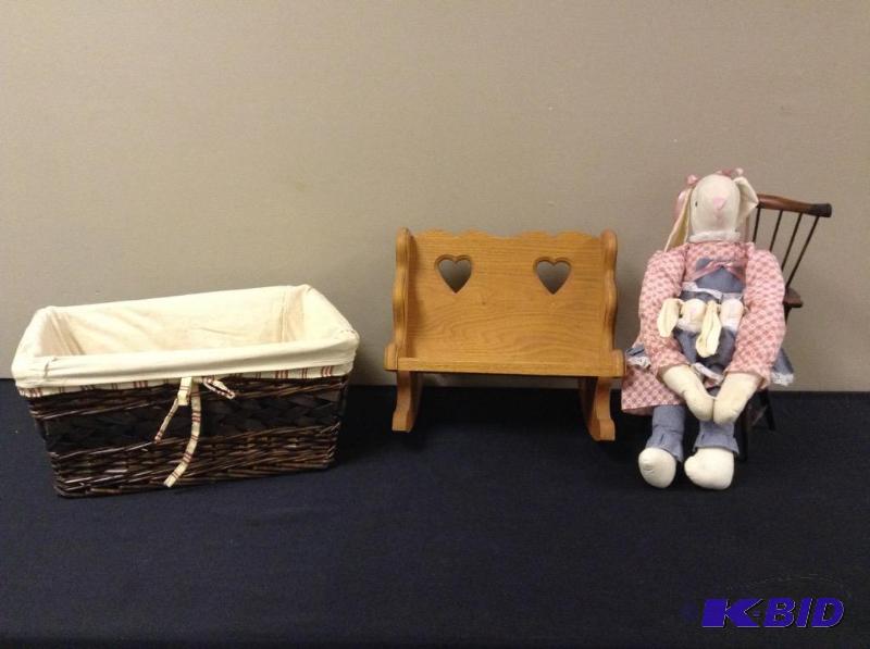 lot 90 image: Decorative Collectibles