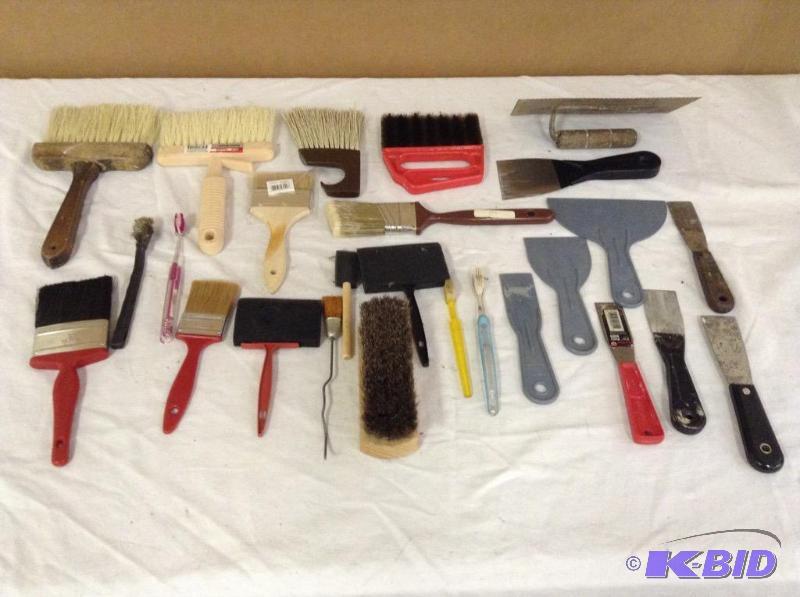lot 127 image: Painting Supplies