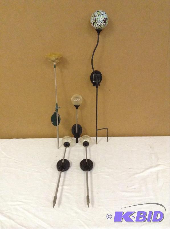 lot 137 image: (5) Outdoor Solar Lights