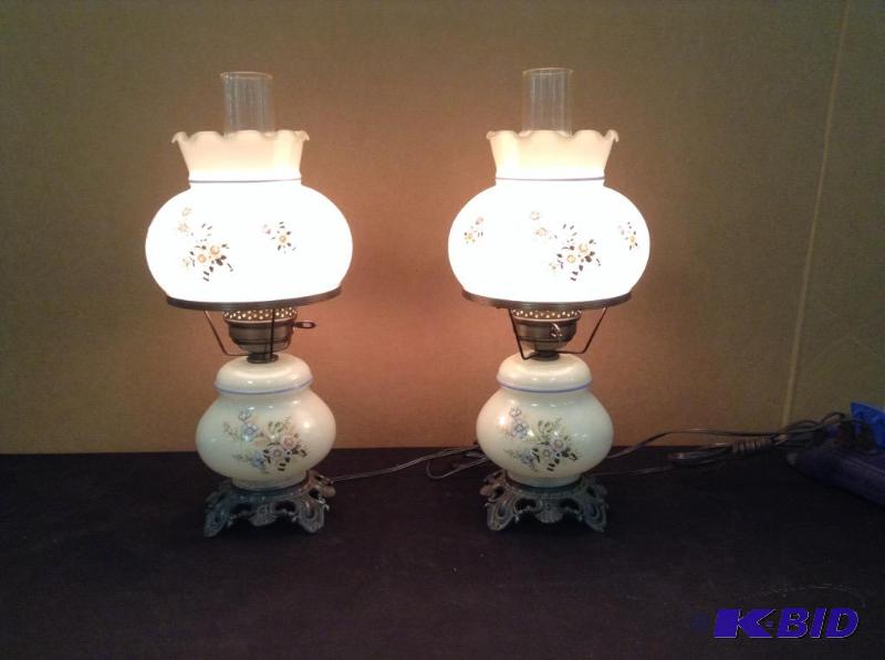 lot 16 image: Pair Gone With The Wind Style Lamps