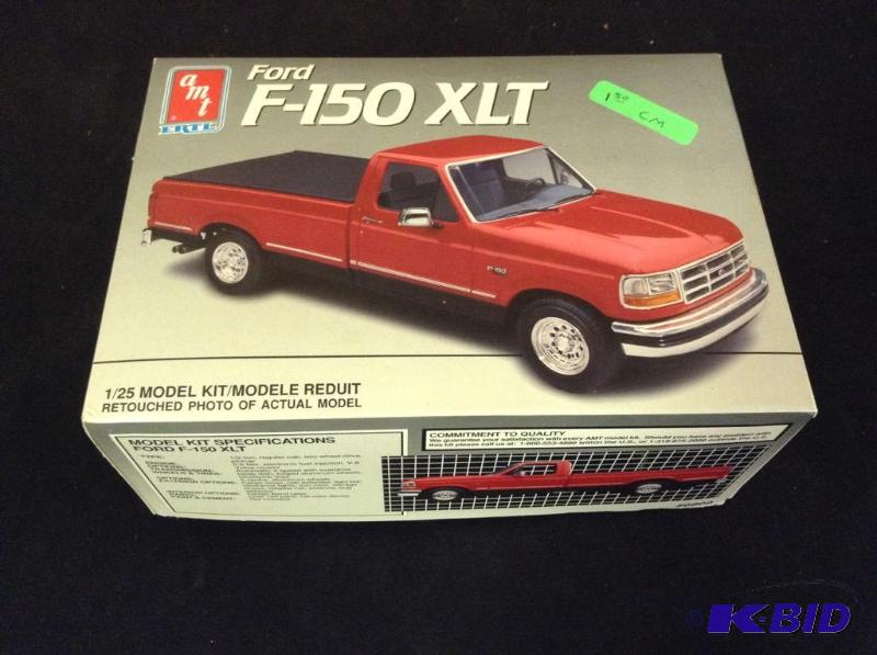 lot 24 image: AMT Ford F-150 XLT Model Kit 125 Scale