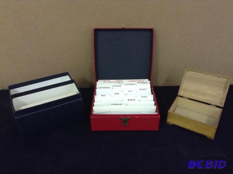 lot 50 image: 3 Collectible Boxes