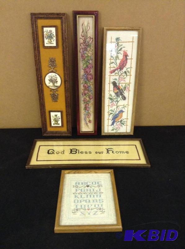 lot 53 image: 5 Decorative Wall Hangings