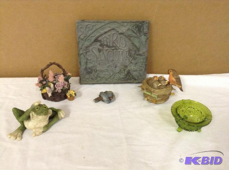lot 59 image: Home Decor & Music Boxes