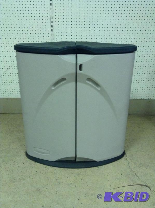 lot 7 image: Rubbermaid Outdoor Storage