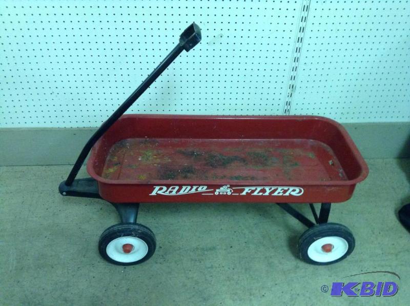 lot 88 image: Red Radio Flyer Wagon