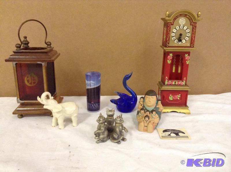 lot 89 image: Lot Decorative Collectibles