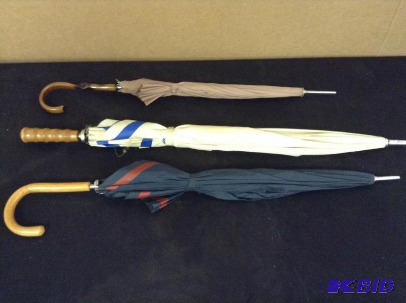 lot 95 image: 3 Umbrellas