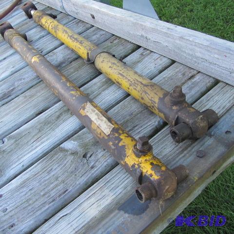 Pair Hydraulic Cylinders