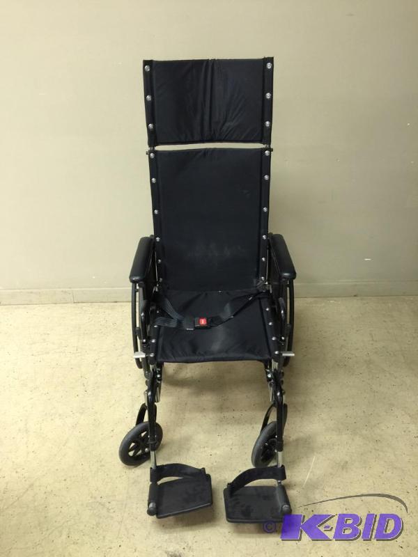 lot 17 image: Hydraulic Reclining Wheel Chair