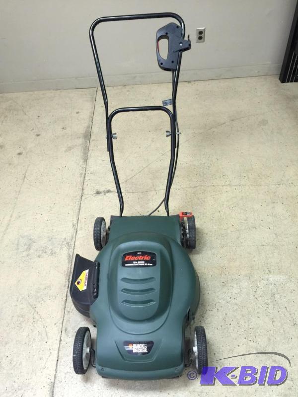 lot 22 image: Black & Decker 18 Electric Mower - Works