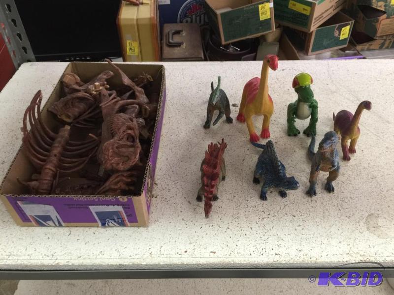 lot 25 image: Childrens Dinosaur Lot