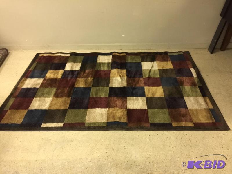 lot 7 image: Contemporary Style Rug