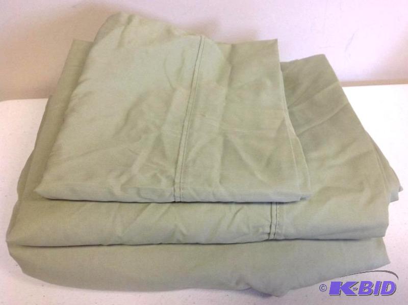 JC Penney Home Full Sheet Set one Pillow Case Green