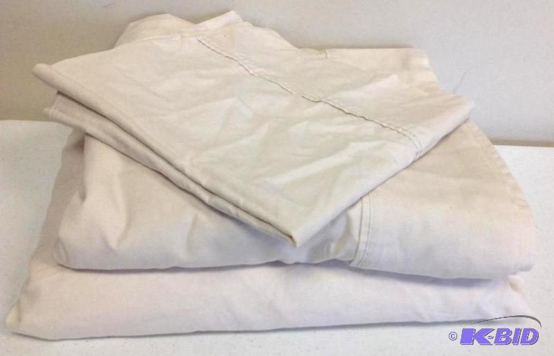 JC Penney Home King Set 1 Flat, 1 Fitted &amp 1 Pillow Case Cream