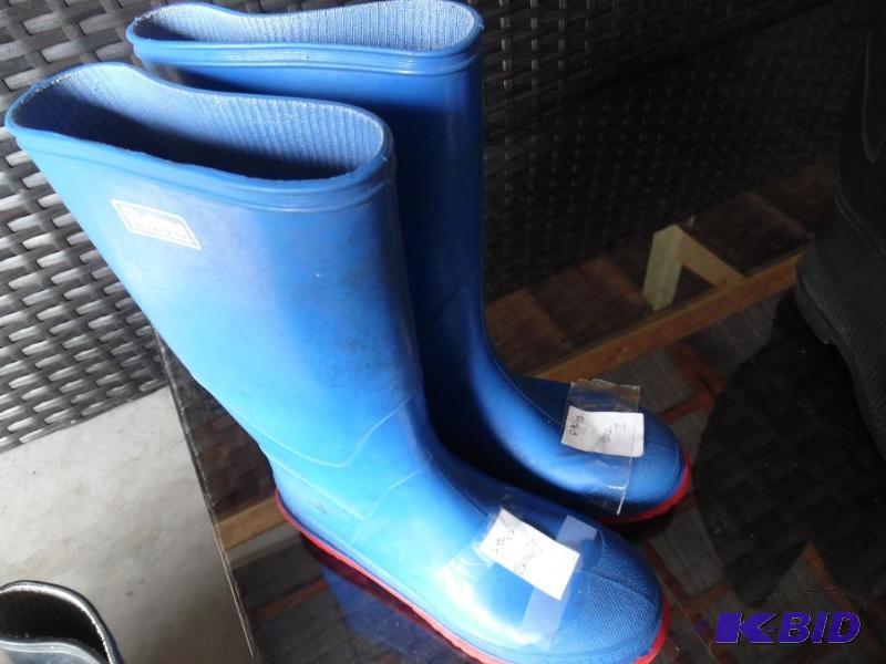 Rubber boots