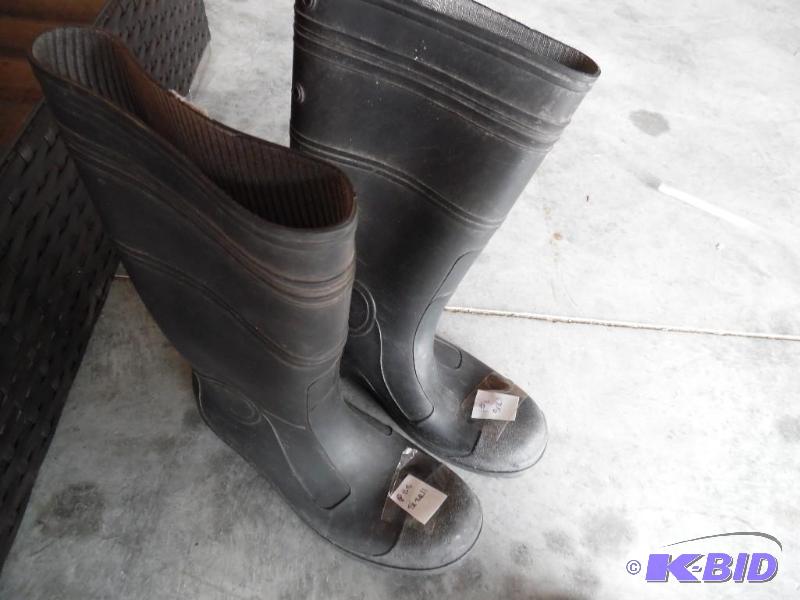 Rubber boots