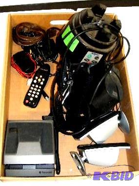 lot 95 image: Electrical Lot - Mini speakers - Remote - Cam...