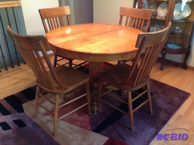 lot 14 image: Claw Foot Red Maple Dining Table with FiveOak Chairs