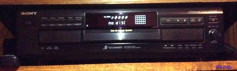 lot 142 image: Sony Five Disc CD Changer with Remote Model CDP-CE335